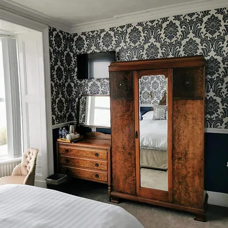 Westcliff Bed & Breakfast 3*